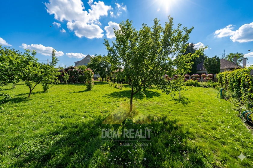 Nehnuteľnosť DOM-REALÍT / 6+  IZB. DOM / POZEMOK 1747m2