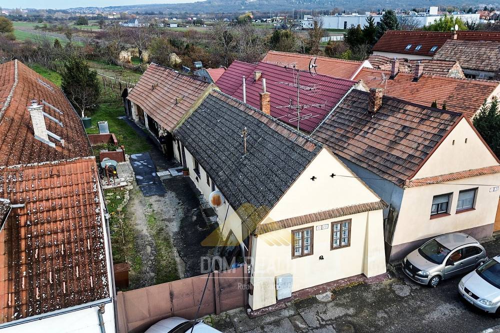 Nehnuteľnosť DOM-REALÍT,  -  historický sedliacky dom