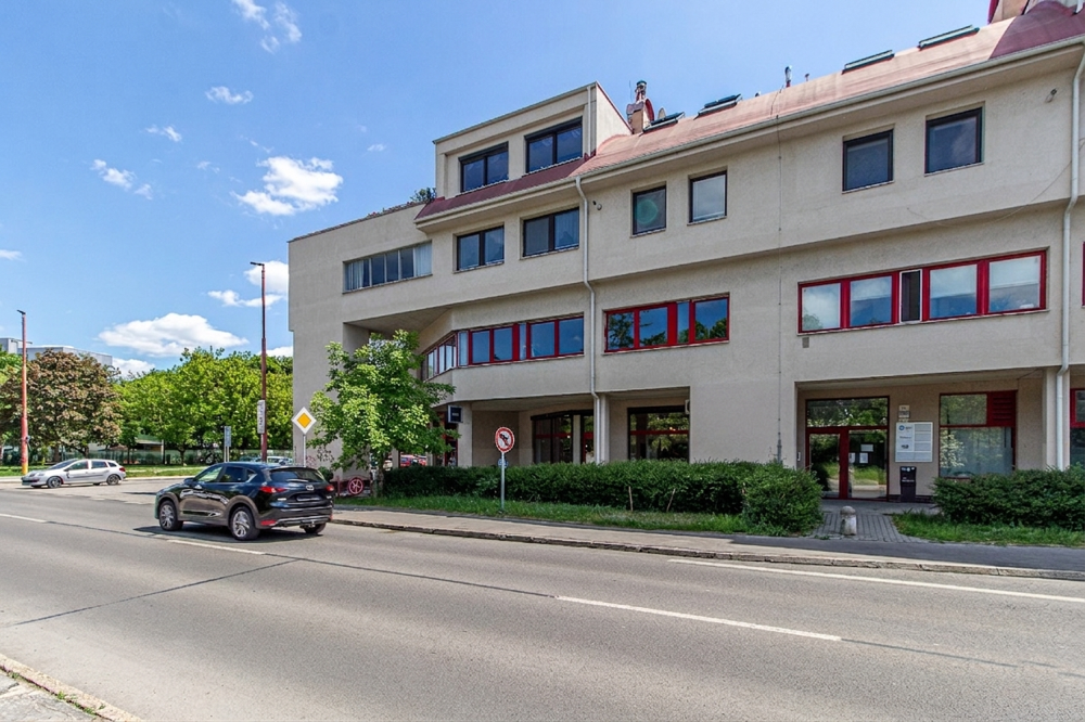 Nehnuteľnosť DOM-REALÍT, - Obchod s výkladom do frekventovanej ulice
