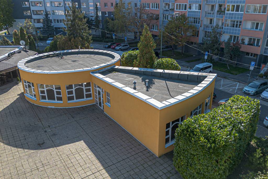 Nehnuteľnosť DOM-REALÍT, - Obchodný/prevýdzkový objekt na sídlisku v Karlovej Vsi