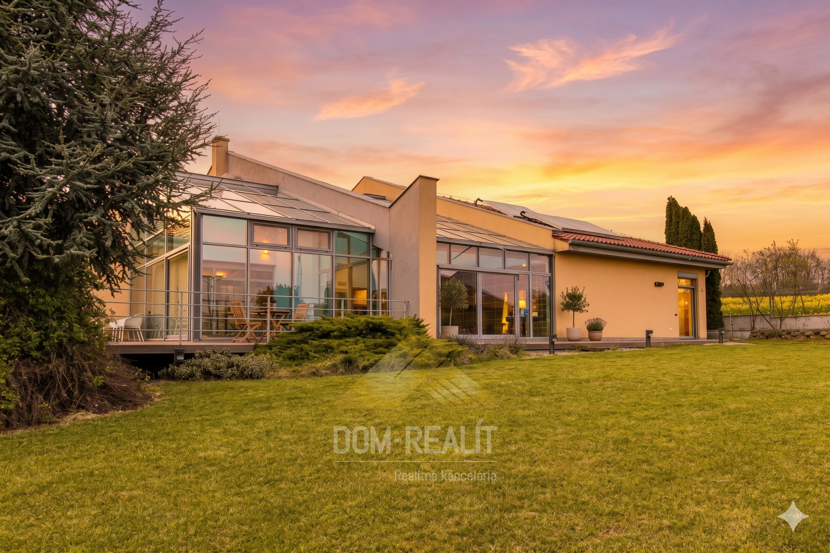 Nehnuteľnosť DOM-REALÍT / ponúka na predaj 6 izbovú haciendu na pozemku 2175m2 v obci Malý Lapáš