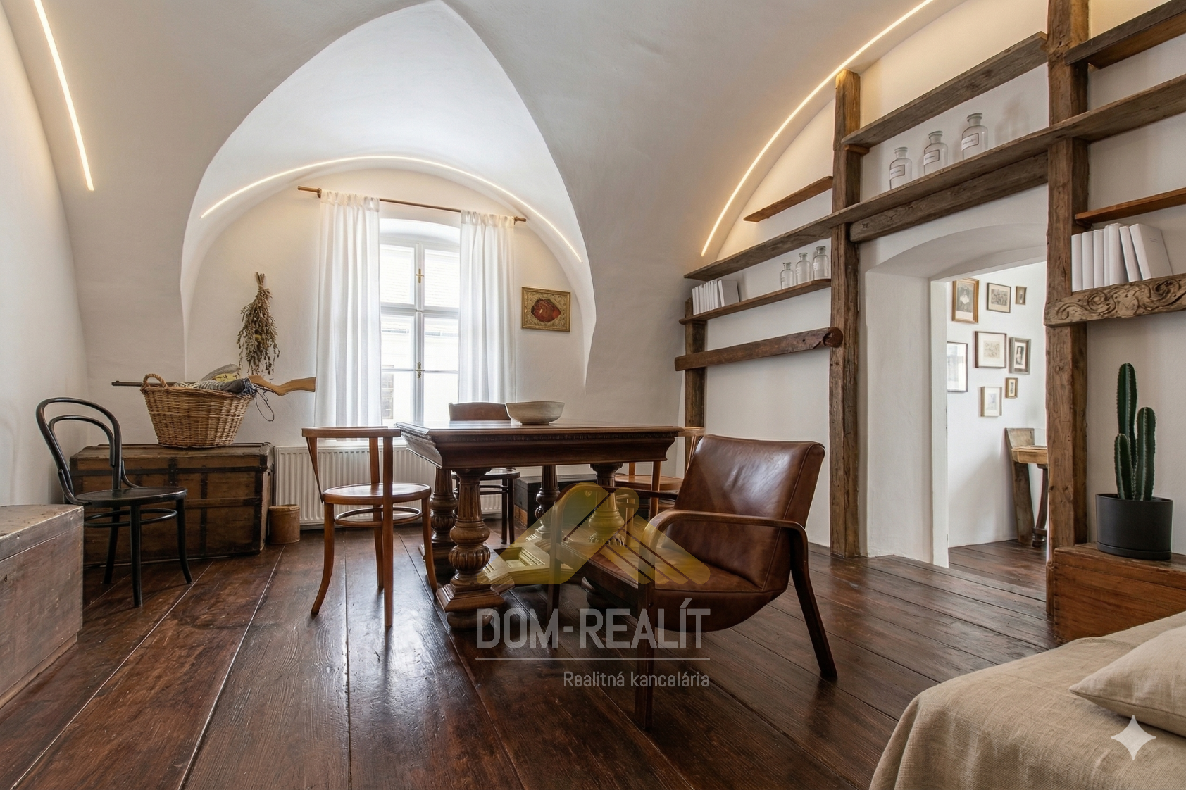 Nehnuteľnosť DOM - REALÍT,- ponúka na predaj Meštiansky dom priamo v centre Sv. Jura