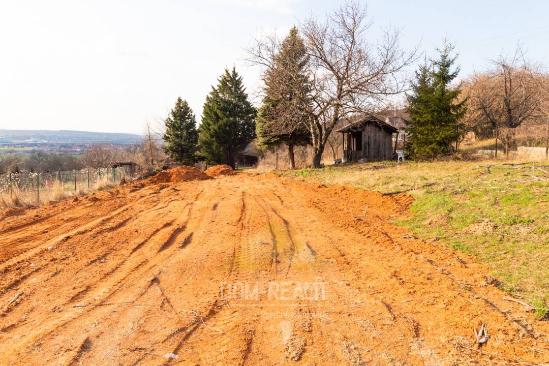 Nehnuteľnosť DOM-REALÍT,  ponúka pozemok na Zobore -Nitra