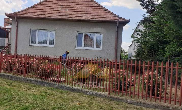 Nehnuteľnosť Ponúkame na predaj  3 izbový rodinný do   v obci Veľké Zálužie